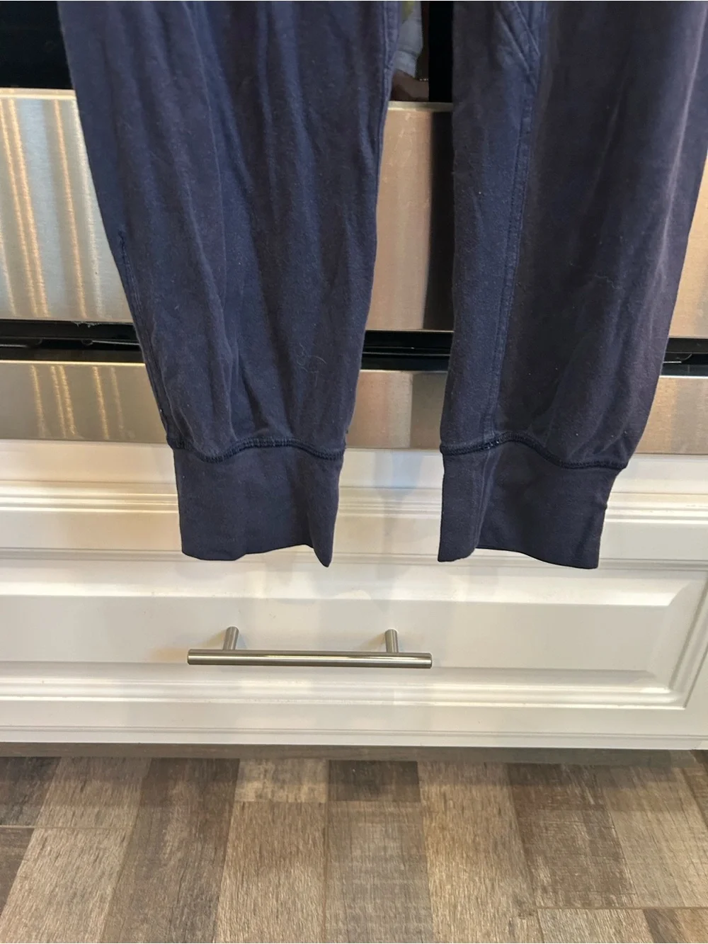 lululemon athletica Joggers size 6 have wear